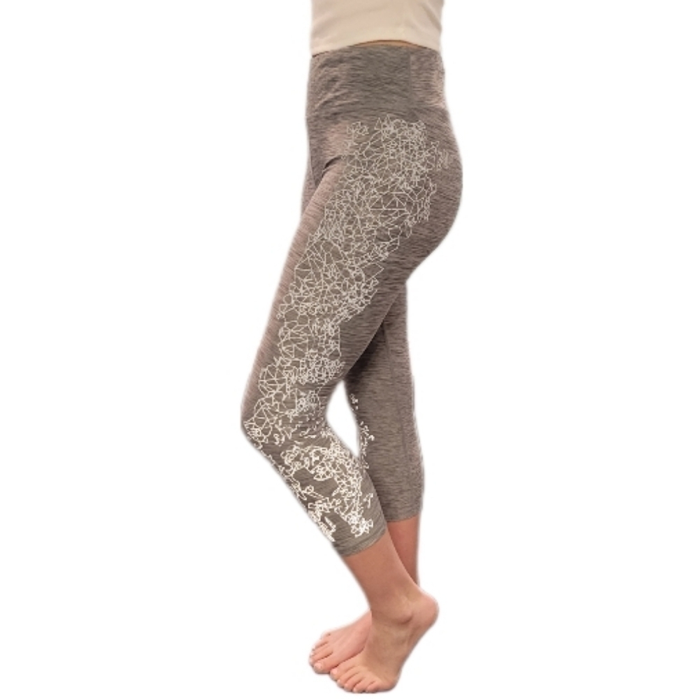 R8 Women's Heather grey‎ leggings with reflective pattern on the sides size Med